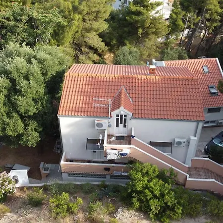 Vila Una *